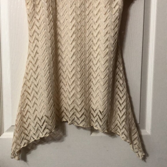 Short Sleeve Scoop Neck Blouse Chevron Pattern Womens Size Small Cream - Picture 3 of 6